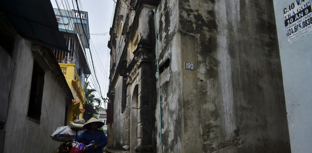 Vào thăm biệt thự trăm tuổi của đại gia làng miến - Hình 3 Vao tham biet thu tram tuoi cua dai gia lang mien-Hinh-3
