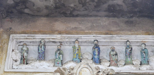 Vào thăm biệt thự trăm tuổi của đại gia làng miến - Hình 7 Vao tham biet thu tram tuoi cua dai gia lang mien-Hinh-7