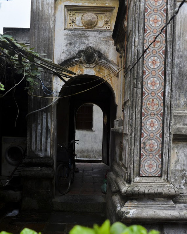 Vào thăm biệt thự trăm tuổi của đại gia làng miến - Hình 10 Vao tham biet thu tram tuoi cua dai gia lang mien-Hinh-10