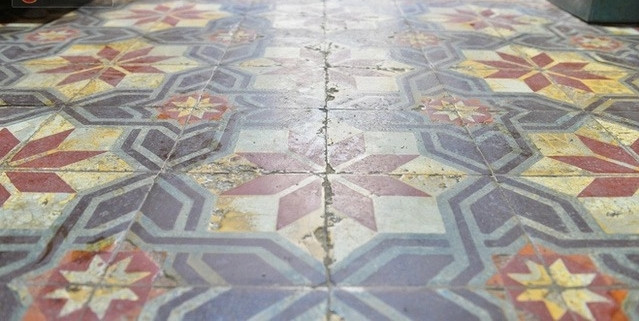 Vào thăm biệt thự trăm tuổi của đại gia làng miến - Hình 6 Vao tham biet thu tram tuoi cua dai gia lang mien-Hinh-6