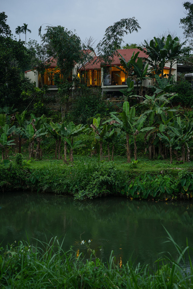 Mê đắm căn biệt thự ẩn mình giữa núi đồi - Hình 2 Me dam can biet thu an minh giua nui doi-Hinh-2