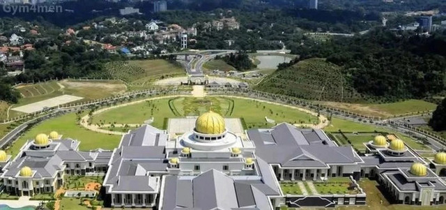 Không chỉ giàu có, 3 hoàng tử này rất điển trai - Hình 3 Khong chi giau co, 3 hoang tu nay rat dien trai-Hinh-3