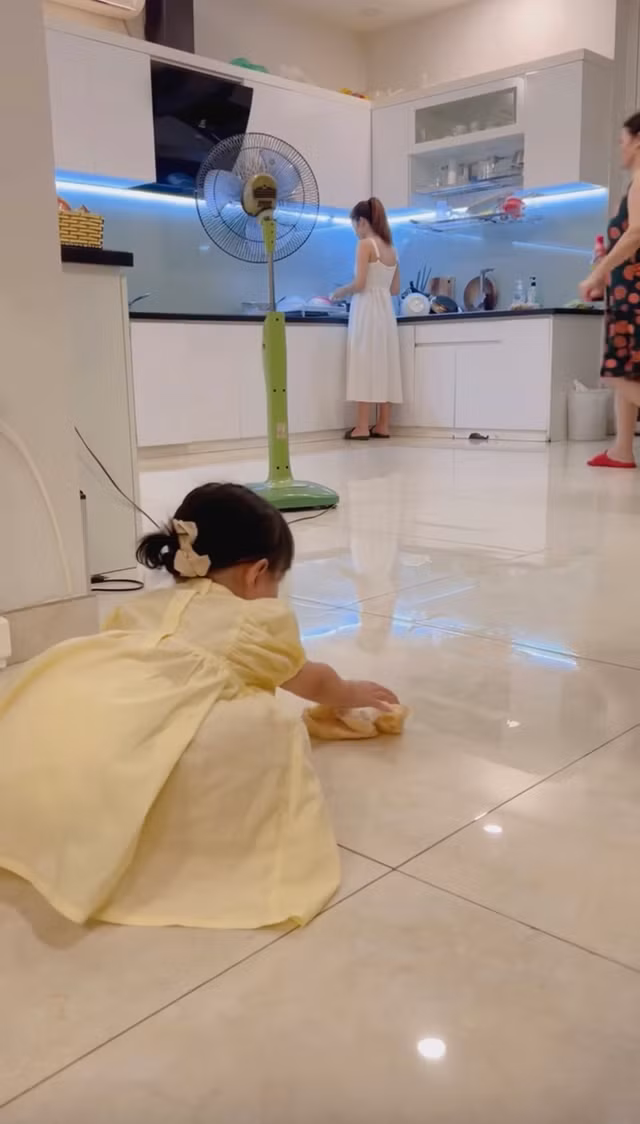 Dong Nhi - Ong Cao Thang so huu biet thu hoanh trang nhu nao?-Hinh-3