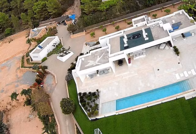 Voi muc luong ngat nguong, Lionel Messi so huu 4 co ngoi dat gia-Hinh-13