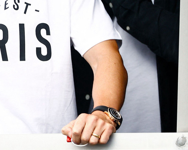 Không chỉ mê siêu xe, Messi còn mê thương hiệu đồng hồ đắt đỏ - Hình 3 Khong chi me sieu xe, Messi con me thuong hieu dong ho dat do-Hinh-3