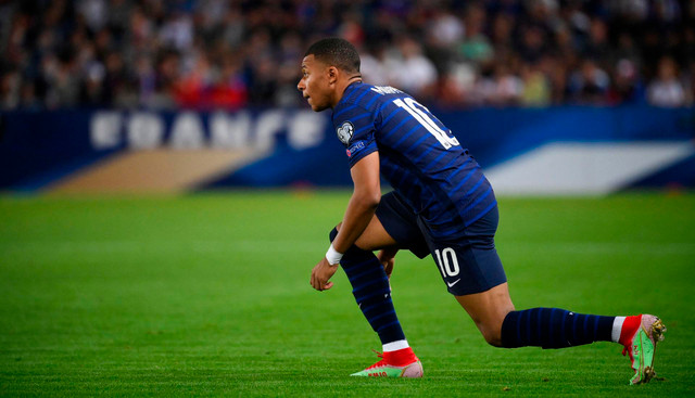 Tiền đạo của đội tuyển Pháp Kylian Mbappe nhận lương 30 tỷ mỗi tuần - Hình 7 Tien dao cua doi tuyen Phap Kylian Mbappe nhan luong 30 ty moi tuan-Hinh-7