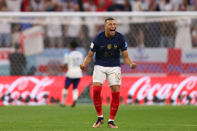 Tiền đạo của đội tuyển Pháp Kylian Mbappe nhận lương 30 tỷ mỗi tuần Tien dao cua doi tuyen Phap Kylian Mbappe nhan luong 30 ty moi tuan