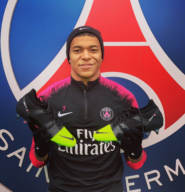 Tiền đạo của đội tuyển Pháp Kylian Mbappe nhận lương 30 tỷ mỗi tuần - Hình 6 Tien dao cua doi tuyen Phap Kylian Mbappe nhan luong 30 ty moi tuan-Hinh-6