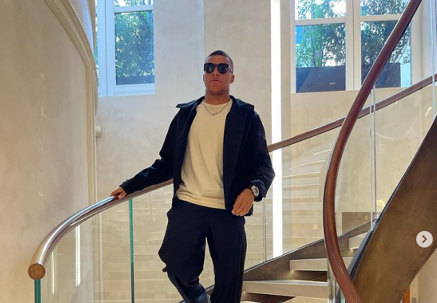 Tiền đạo của đội tuyển Pháp Kylian Mbappe nhận lương 30 tỷ mỗi tuần - Hình 10 Tien dao cua doi tuyen Phap Kylian Mbappe nhan luong 30 ty moi tuan-Hinh-10