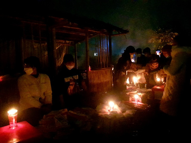 Điểm lại những phiên chợ Tết độc lạ nhất của người Việt Diem lai nhung phien cho Tet doc la nhat cua nguoi Viet