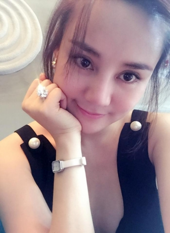 Chi tiết loạt đồ hiệu sang chảnh của Vy Oanh - Hình 7 Chi tiet loat do hieu sang chanh cua Vy Oanh-Hinh-7