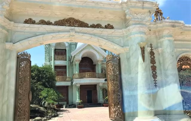 Can canh biet thu tien ty dai gia Viet dang rao ban