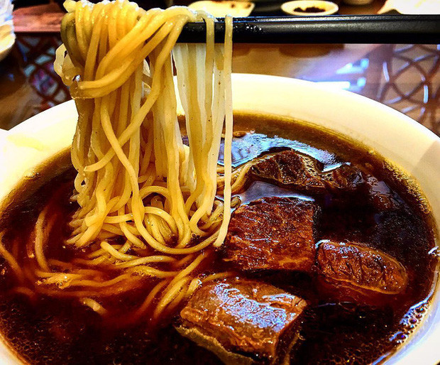 Có gì trong bát mì có giá 7,4 triệu đồng, đắt nhất thế giới? - Hình 2 Co gi trong bat mi co gia 7,4 trieu dong, dat nhat the gioi?-Hinh-2