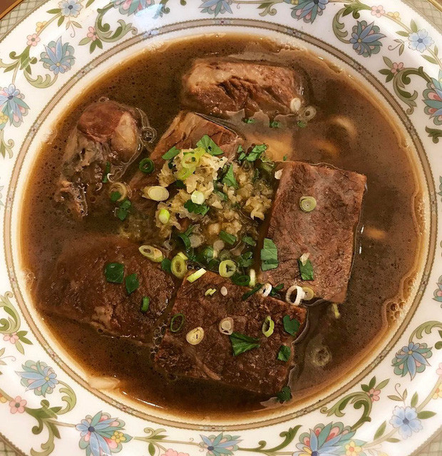 Có gì trong bát mì có giá 7,4 triệu đồng, đắt nhất thế giới? - Hình 3 Co gi trong bat mi co gia 7,4 trieu dong, dat nhat the gioi?-Hinh-3