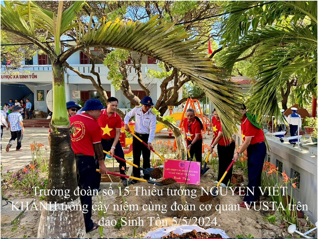 Doan cong tac cua VUSTA tham huyen dao Truong Sa va Nha gian DK-I/7-Hinh-9