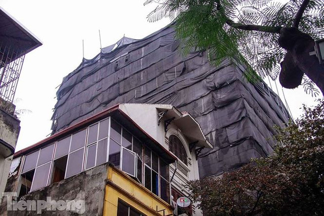Lên phương án 'cắt ngọn' 3 tầng cao ốc sai phép cạnh Hồ Gươm - Hình 2 Len phuong an 'cat ngon' 3 tang cao oc sai phep canh Ho Guom-Hinh-2