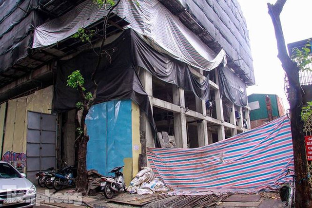 Lên phương án 'cắt ngọn' 3 tầng cao ốc sai phép cạnh Hồ Gươm - Hình 3 Len phuong an 'cat ngon' 3 tang cao oc sai phep canh Ho Guom-Hinh-3