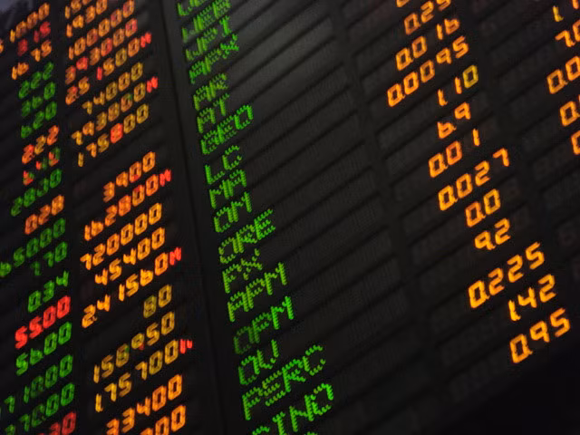 Ap luc chot loi tang, VN-Index hut hoi truoc nguong 1.300 diem