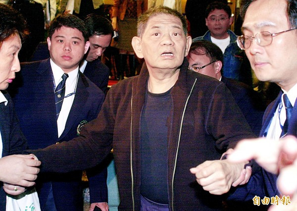 Đại gia dốc tiền tỷ bao mỹ nữ ăn chơi và cái kết đắng - Hình 10 Dai gia doc tien ty bao my nu an choi va cai ket dang-Hinh-10