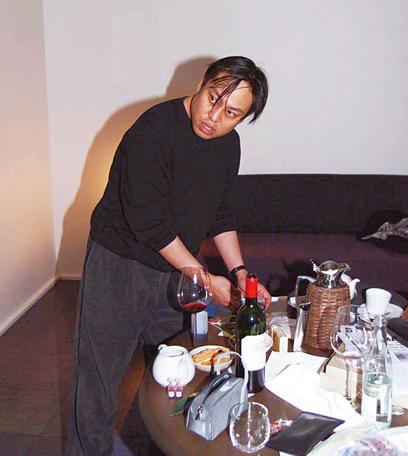 Đại gia dốc tiền tỷ bao mỹ nữ ăn chơi và cái kết đắng - Hình 13 Dai gia doc tien ty bao my nu an choi va cai ket dang-Hinh-13