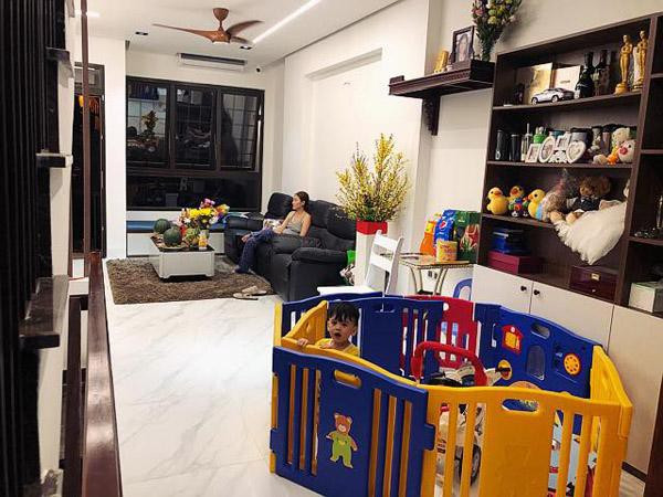 Biệt thự sang chảnh, căn hộ tiện nghi của các bà mẹ đơn thân giới Vbiz - Hình 12 Biet thu sang chanh, can ho tien nghi cua cac ba me don than gioi Vbiz-Hinh-12