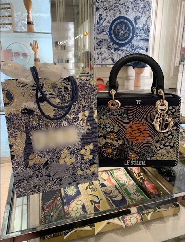 Bộ sưu tập hàng hiệu đắt đỏ của hotgirl vợ Duy Mạnh - Hình 3 Bo suu tap hang hieu dat do cua hotgirl vo Duy Manh-Hinh-3