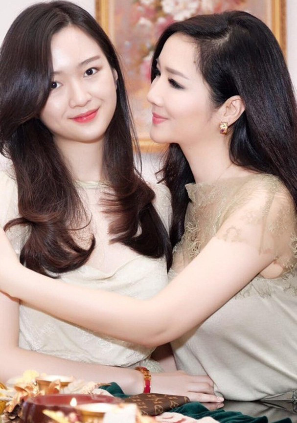 Những cặp mẹ con nổi tiếng giàu có, xinh đẹp như hoa hậu Nhung cap me con noi tieng giau co, xinh dep nhu hoa hau