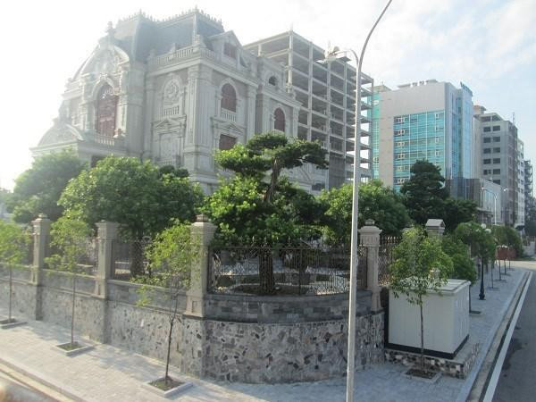 Xem lâu đài trăm tỷ vô tiền khoáng hậu của đại gia Hà Nam - Hình 2 Xem lau dai tram ty vo tien khoang hau cua dai gia Ha Nam-Hinh-2