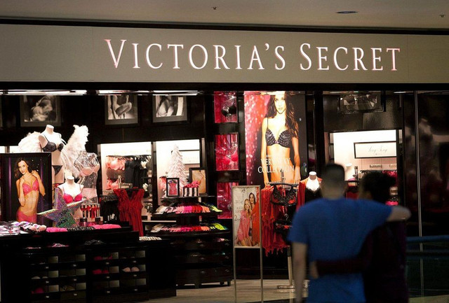 COVID-19 khiến Victoria's Secret phải đóng 250 cửa hàng? - Hình 5 COVID-19 khien Victoria's Secret phai dong 250 cua hang?-Hinh-5