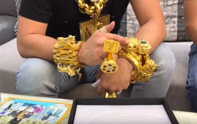 Thú ăn chơi khét tiếng của những đại gia 'xộ khám' vì lừa đảo - Hình 6 Thu an choi khet tieng cua nhung dai gia 'xo kham' vi lua dao-Hinh-6