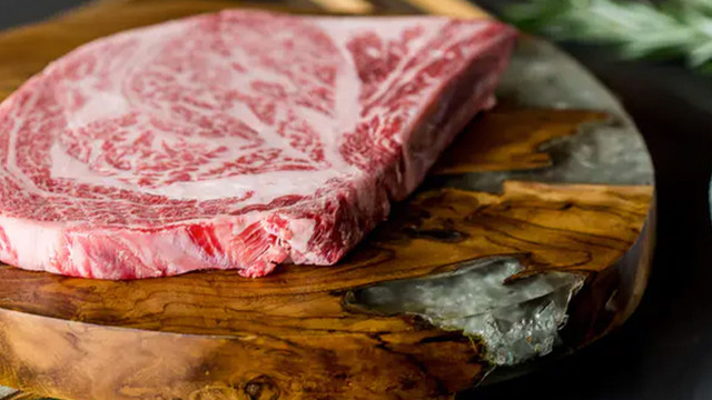 Thịt bò Kobe giá 'cắt cổ' tới 18 triệu đồng/kg vẫn đắt khách vì sao? - Hình 10 Thit bo Kobe gia 'cat co' toi 18 trieu dong/kg van dat khach vi sao?-Hinh-10