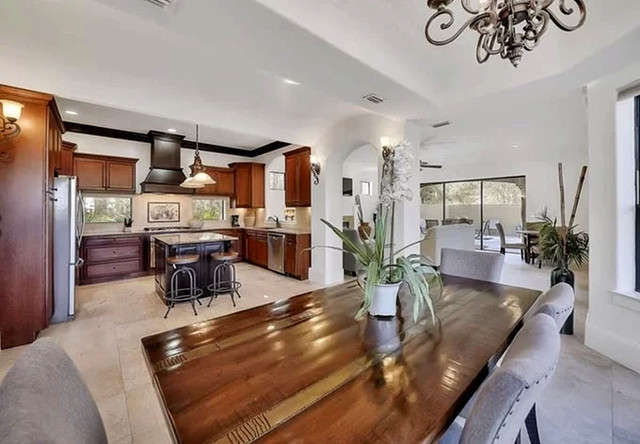 Hé lộ biệt thự của Hồng Ngọc tại Mỹ: Xa hoa như cổ tích - Hình 9 He lo biet thu cua Hong Ngoc tai My: Xa hoa nhu co tich-Hinh-9