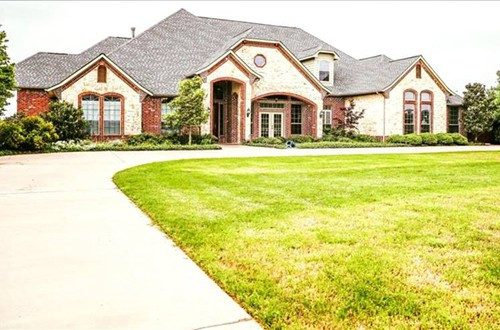 Hé lộ biệt thự của Hồng Ngọc tại Mỹ: Xa hoa như cổ tích - Hình 2 He lo biet thu cua Hong Ngoc tai My: Xa hoa nhu co tich-Hinh-2