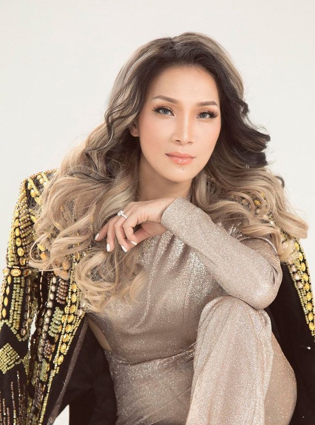 Hé lộ biệt thự của Hồng Ngọc tại Mỹ: Xa hoa như cổ tích He lo biet thu cua Hong Ngoc tai My: Xa hoa nhu co tich