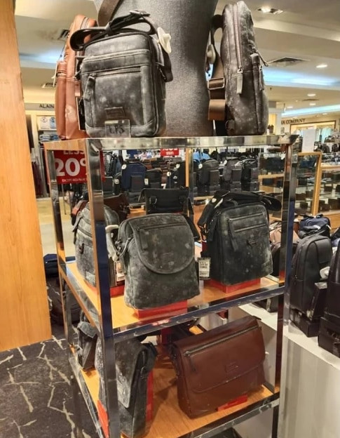 Đồ hiệu bị mốc meo sau 2 tháng cửa hàng nghỉ dịch COVID-19 Do hieu bi moc meo sau 2 thang cua hang nghi dich COVID-19