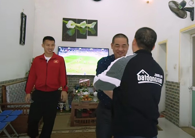 Cận cảnh căn nhà giản dị của Đỗ Hùng Dũng vừa đoạt Quả bóng Vàng 2019 - Hình 4 Can canh can nha gian di cua Do Hung Dung vua doat Qua bong Vang 2019-Hinh-4