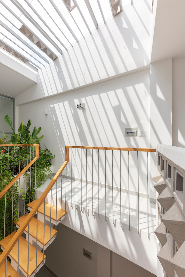 Nha ong co mat tien uon cong sieu doc giua Sai thanh-Hinh-9