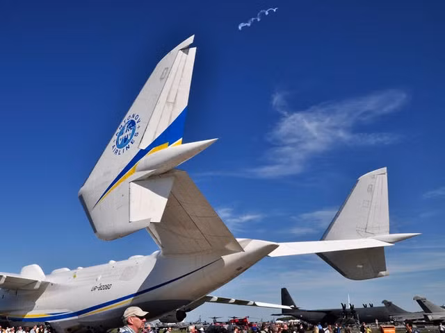 Co gi ben trong may bay van tai lon nhat the gioi cho do y te COVID-19?-Hinh-6