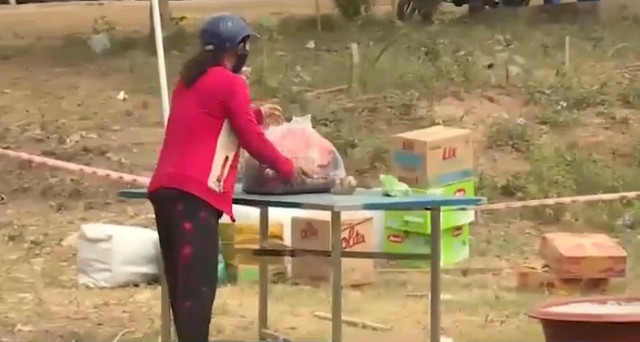 Những phiên chợ có một không hai giữa mùa dịch COVID-19 - Hình 7 Nhung phien cho co mot khong hai giua mua dich COVID-19-Hinh-7
