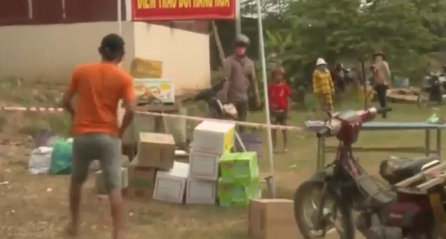 Những phiên chợ có một không hai giữa mùa dịch COVID-19 - Hình 9 Nhung phien cho co mot khong hai giua mua dich COVID-19-Hinh-9