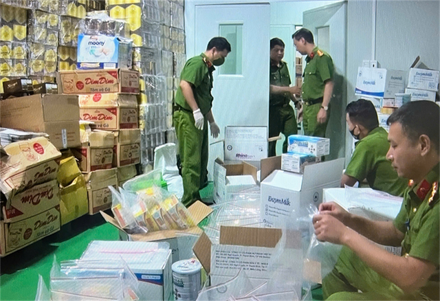 Bắt Tổng giám đốc Công ty Sữa Hà Lan vì sản xuất hàng giả Bat Tong giam doc Cong ty Sua Ha Lan vi san xuat hang gia