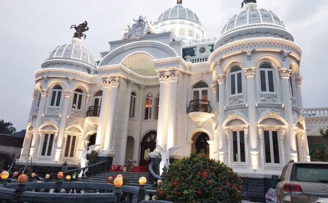 Bên trong dinh thự dát vàng của đại gia Việt Ben trong dinh thu dat vang cua dai gia Viet