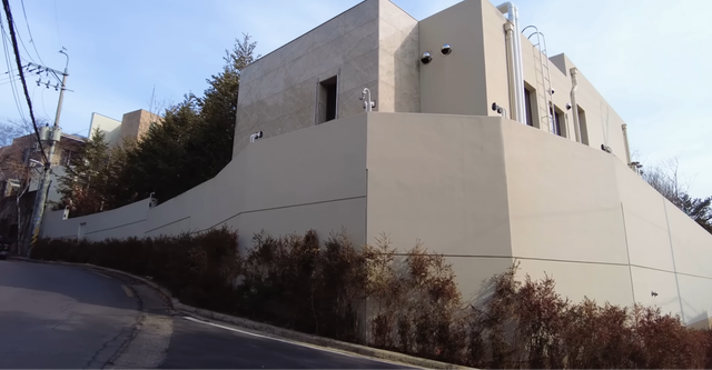 Khối tài sản khủng của em út Blackpink - Hình 7 Khoi tai san khung cua em ut Blackpink-Hinh-7