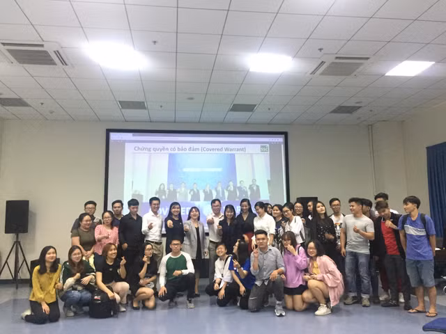 Nam 2020 VN-Index se vuot moc hon 1.000 diem, nhom ngan hang day song?