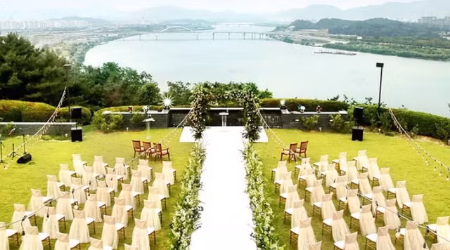 Hyun Bin - Son Ye Jin to chuc dam cuoi tai khach san sieu sang-Hinh-2