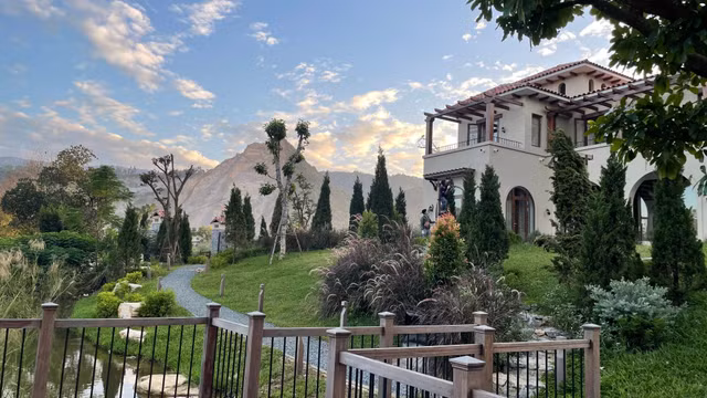 Can canh dinh thu xa hoa nghin m2 cua dai gia o Hoa Binh