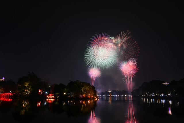 Xem lai cac man phao hoa ruc sang tren bau troi chao nam moi-Hinh-5