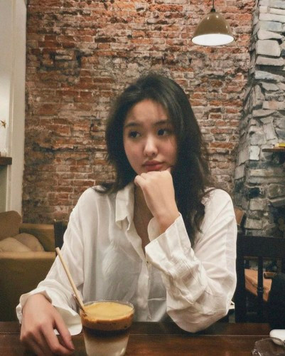 Cận cảnh nét đẹp như 'thần tiên tỷ tỷ' của con gái 'hoa khôi' bóng chuyền Kim Huệ - Hình 3 Can canh net dep nhu 'than tien ty ty' cua con gai 'hoa khoi' bong chuyen Kim Hue-Hinh-3