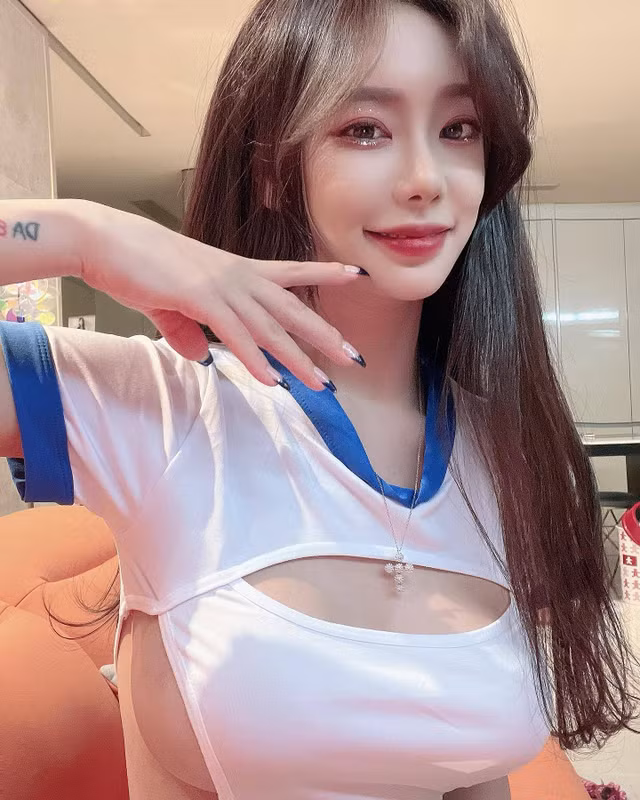 Nu streamer tung kiem chuc ty moi nam bat ngo tuyen bo giai nghe-Hinh-5