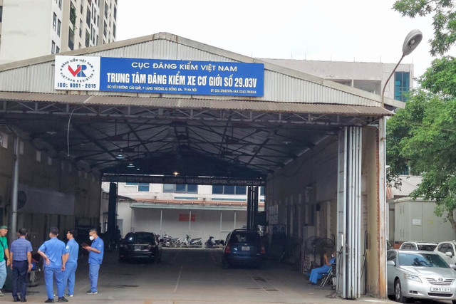 Co phan hoa trung tam dang kiem, de xuat dieu chinh phi dang kiem